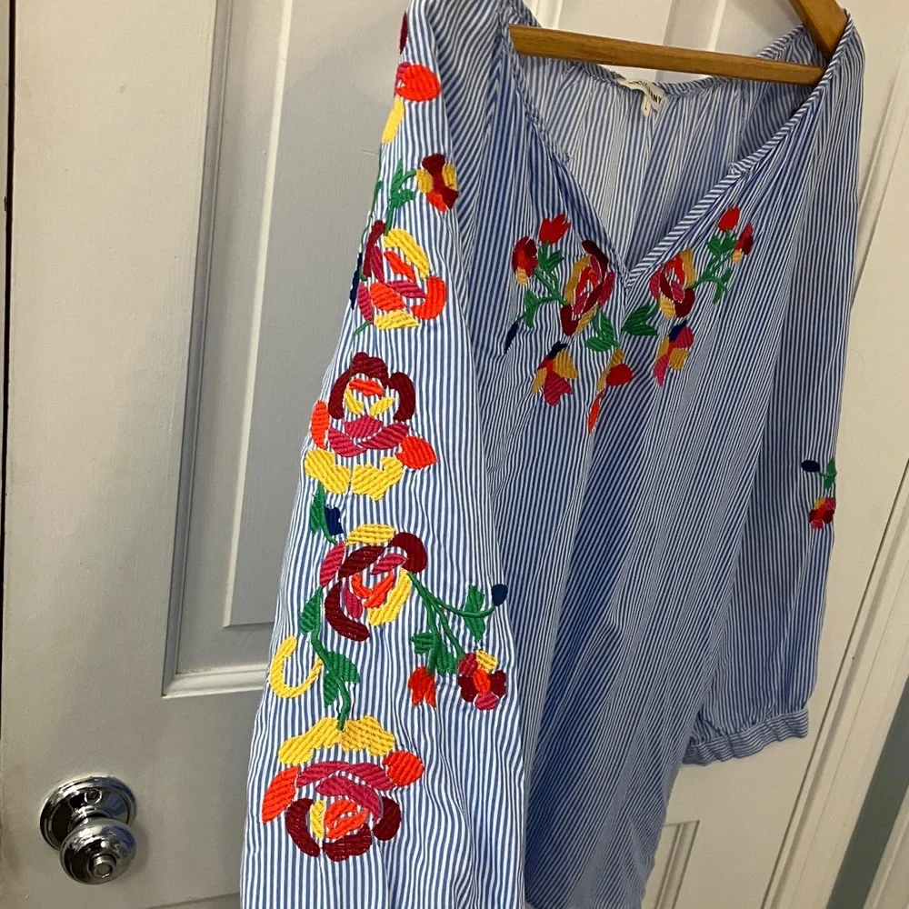 Embroidered floral white Blue Striped longsleeve Women's Top size L Artisan NY - Picture 5 of 14